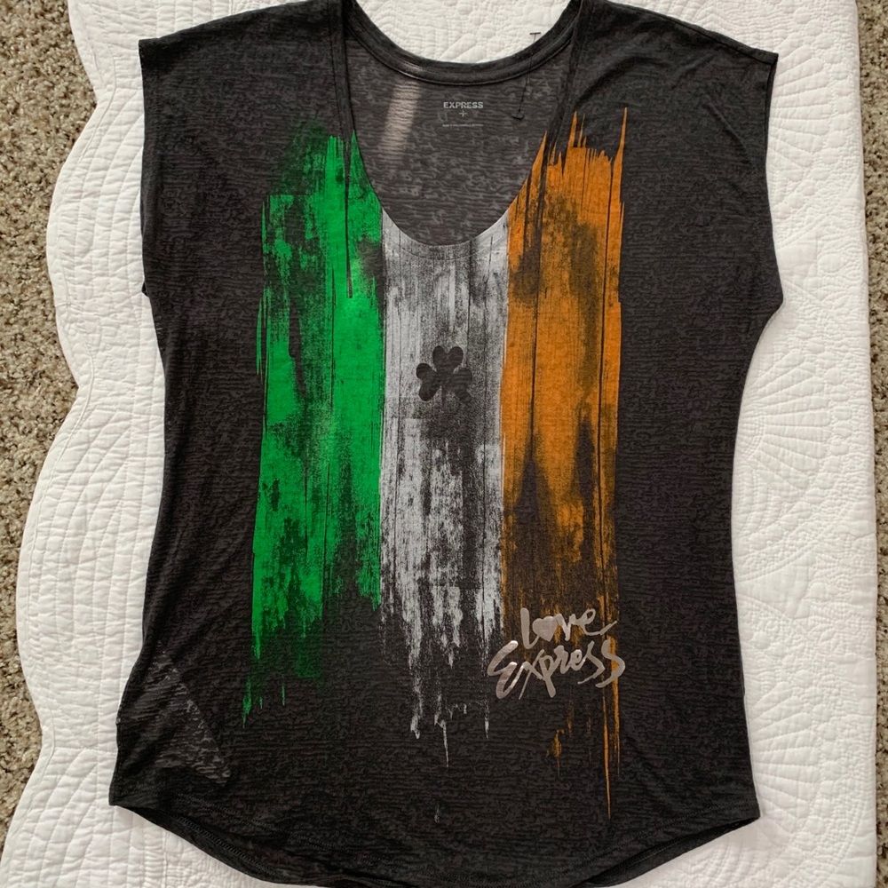 New Express Womens tee small